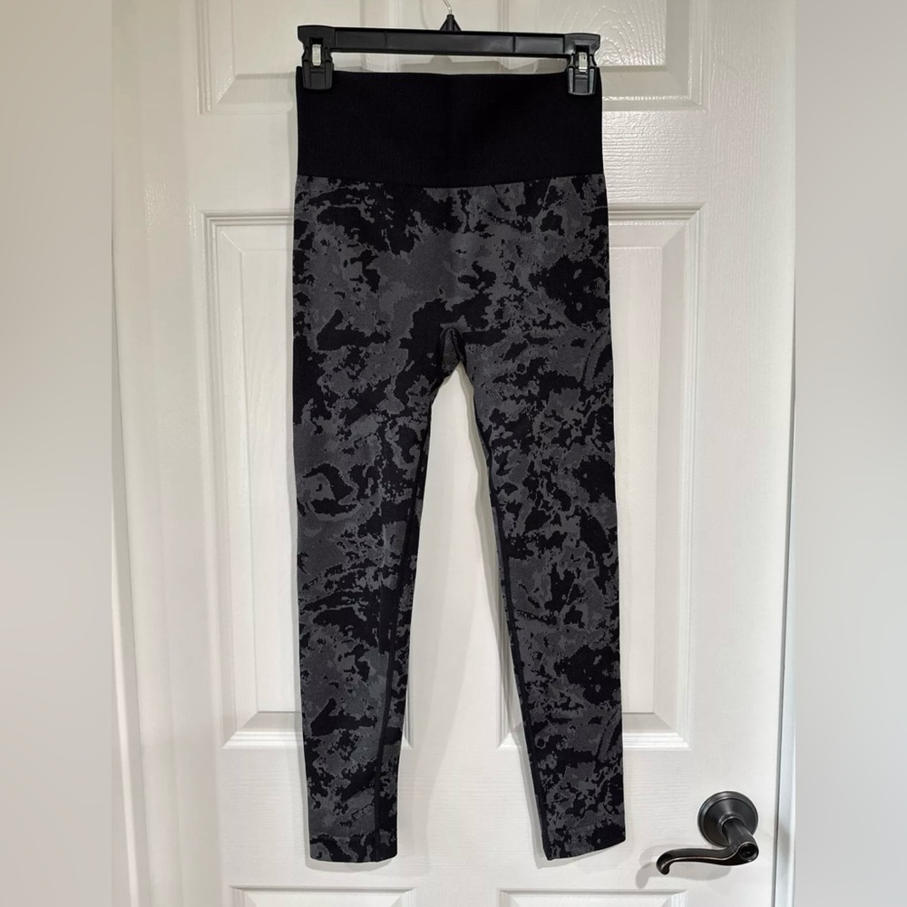 AnyBody Medium Jacquard Smoothing Legging Grey Marble NEW